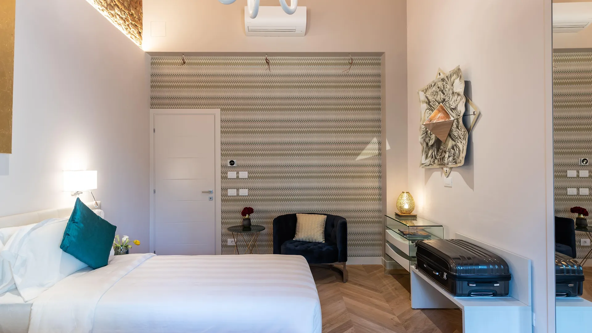 Kairos By Florence Art Apartments 2*,  Italy