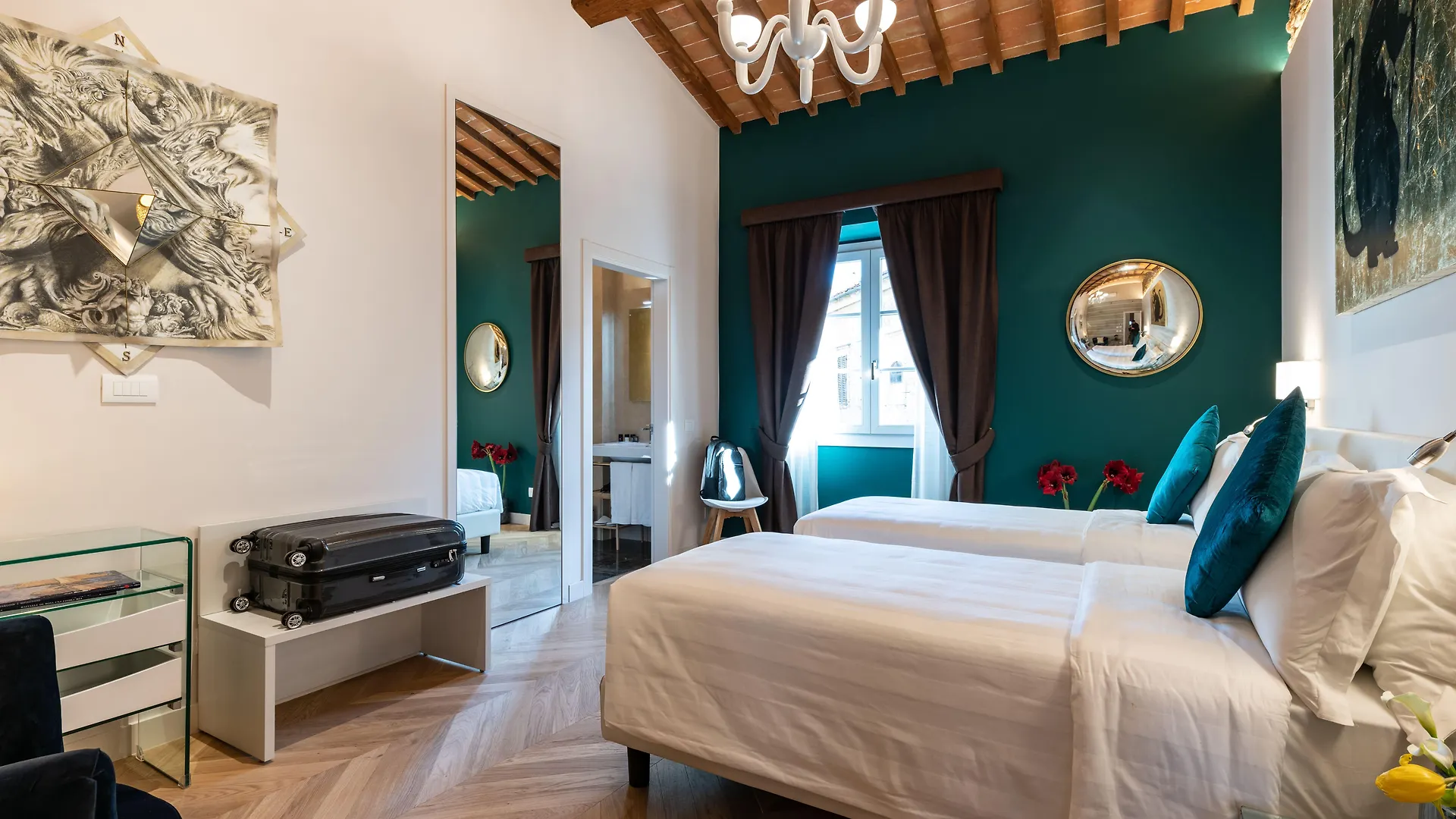 Kairos By Florence Art Apartments 2*,  Italy