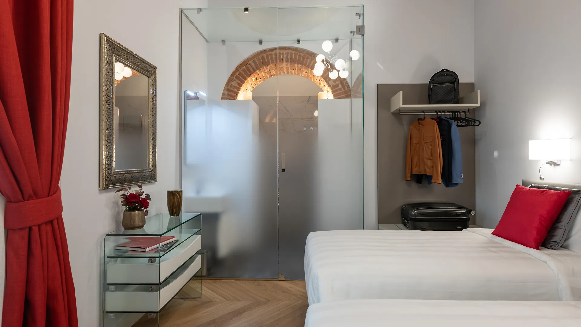 Kairos By Florence Art Apartments 2*,  Italy