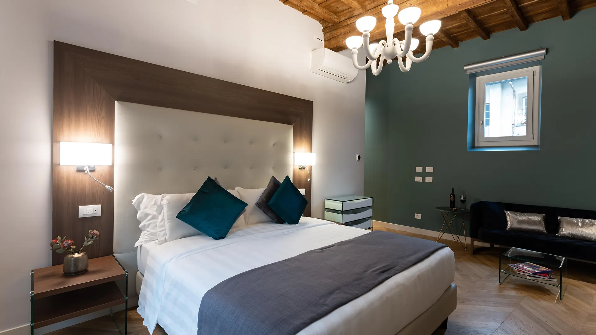 Kairos By Florence Art Apartments 2*,  Italy