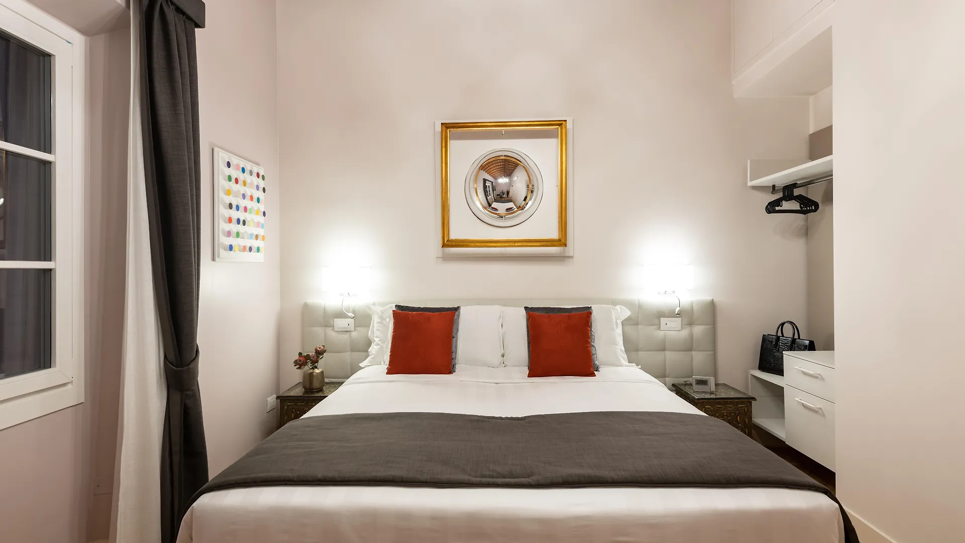 Kairos By Florence Art Apartments 2*,  Italy