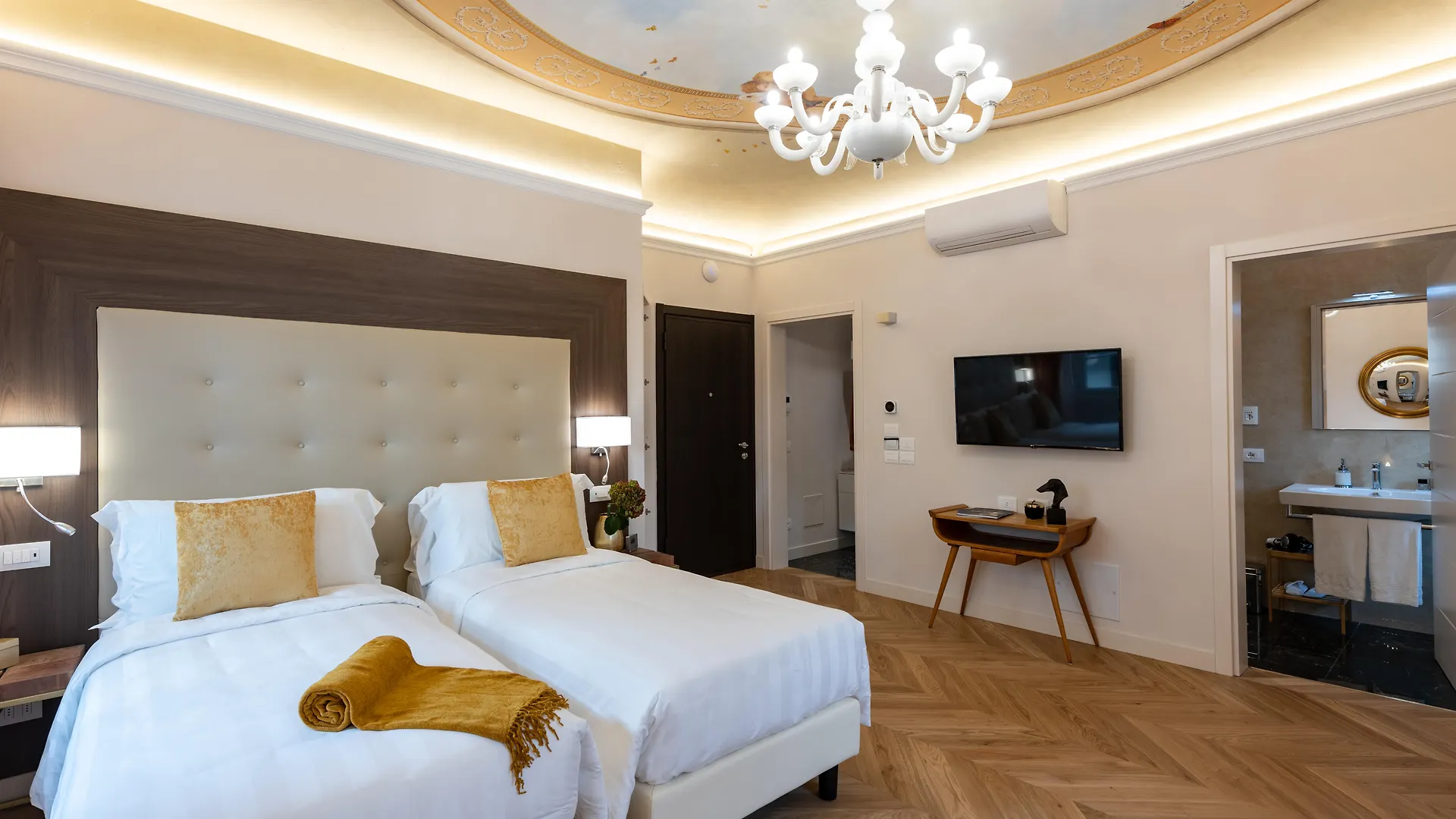 Kairos By Florence Art Apartments Italy