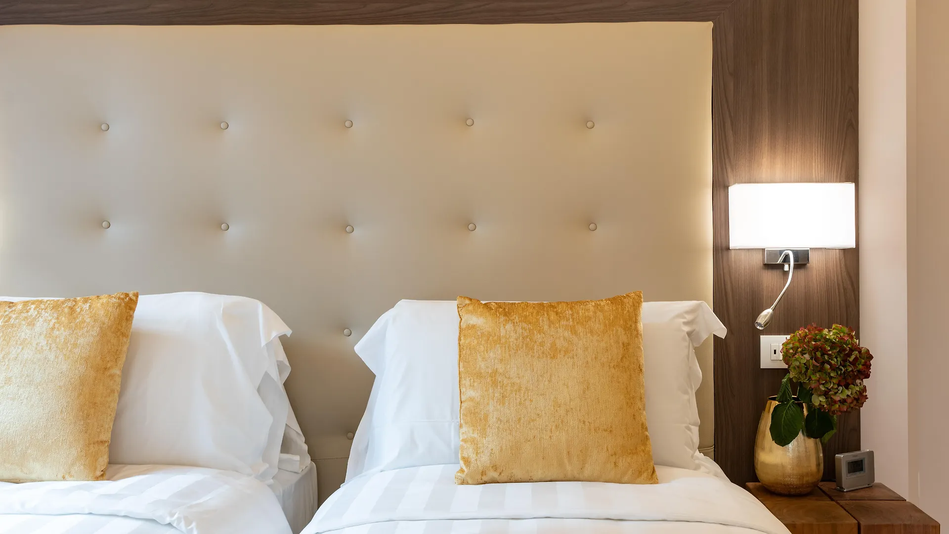 Kairos By Florence Art Apartments 2*,  Italy