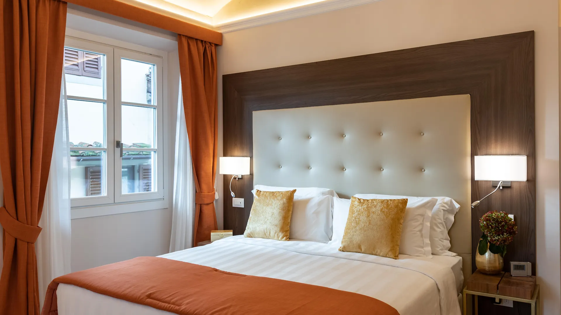 Kairos By Florence Art Apartments 2*,  Italy